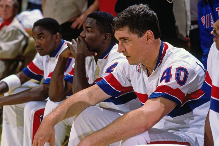 1988: Isiah Thomas, Joe Dumars e Bill Laimbeer in panchina durante gara-5 delle Finals contro i Lakers
